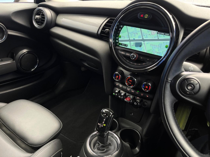 2019 Rover Mini DBA-XR15M (UW-6a3756d6dab7f)[12]