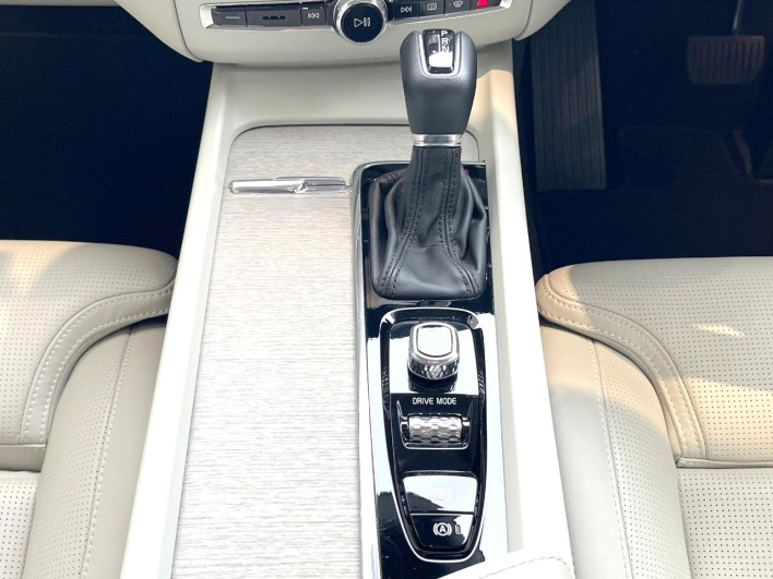 2020 Volvo XC60 LDA-UD4204TXC (UW-6a3756dabc971)[24]