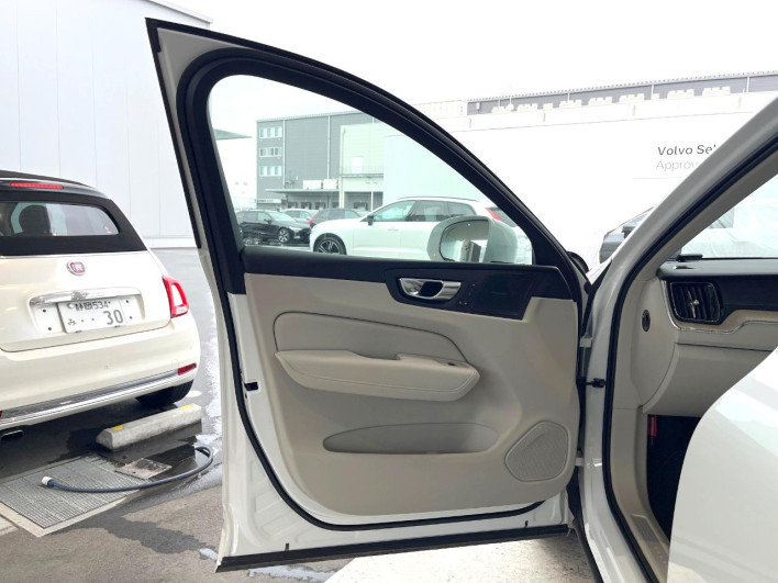 2020 Volvo XC60 LDA-UD4204TXC (UW-6a3756dabc971)[20]