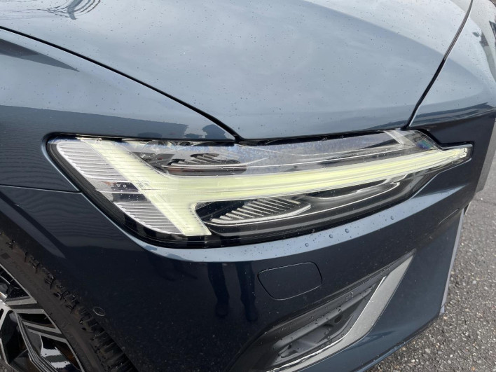 2021 Volvo V60 5AA-ZB420TM (UW-6a3756dc98493)[9]