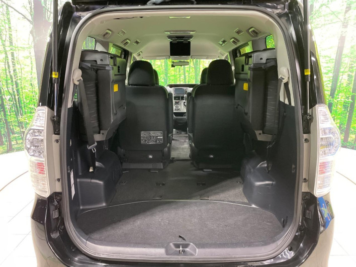 2012 Toyota Voxy DBA-ZRR70W (UW-6a3756e34e8e1)[13]