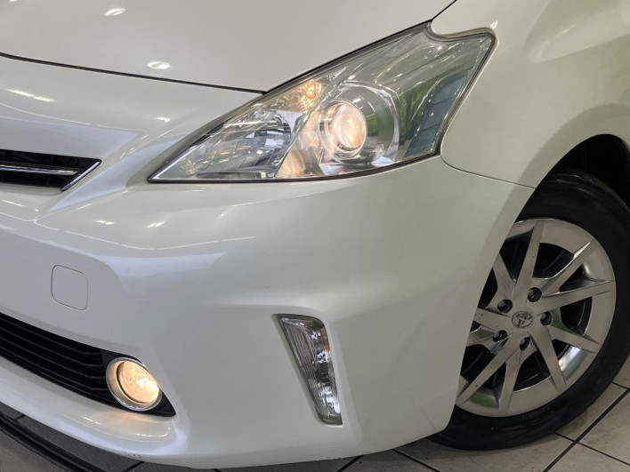2014 Toyota Prius α DAA-ZVW41W (UW-6a3756f863fd4)[9]