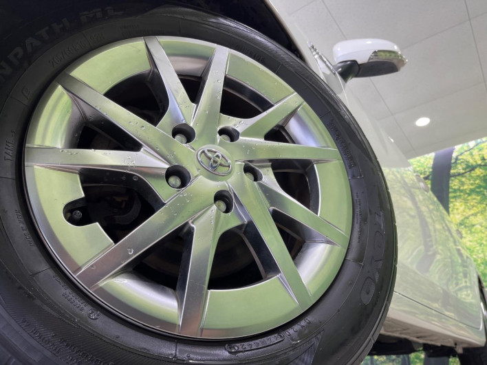 2014 Toyota Prius α DAA-ZVW41W (UW-6a3756f863fd4)[10]