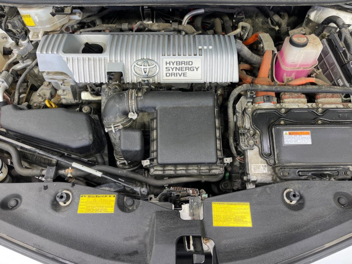 2014 Toyota Prius α DAA-ZVW41W (UW-6a3756f863fd4)[8]