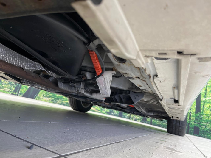 2014 Toyota Prius α DAA-ZVW41W (UW-6a3756f863fd4)[25]