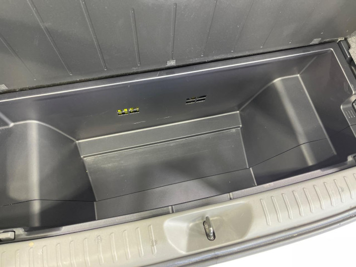 2014 Toyota Prius α DAA-ZVW41W (UW-6a3756f863fd4)[23]