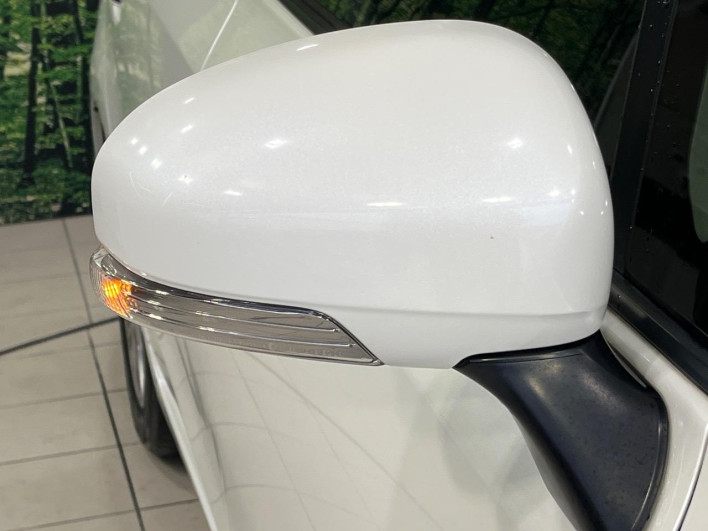 2014 Toyota Prius α DAA-ZVW41W (UW-6a3756f863fd4)[15]