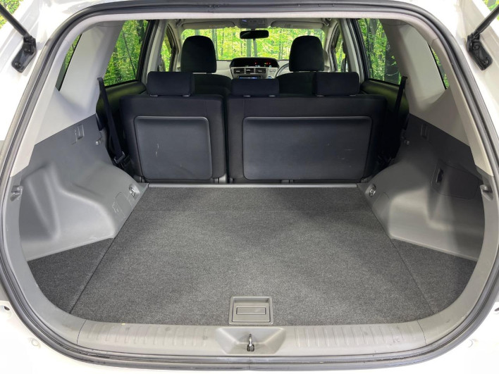 2014 Toyota Prius α DAA-ZVW41W (UW-6a3756f863fd4)[21]