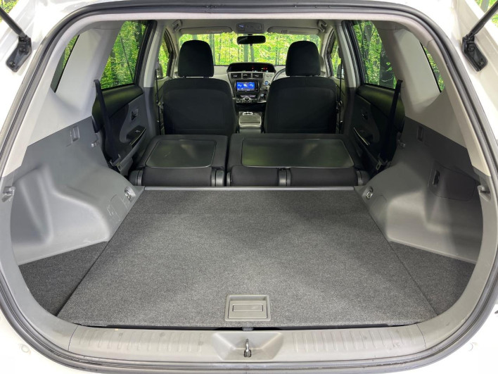 2014 Toyota Prius α DAA-ZVW41W (UW-6a3756f863fd4)[24]