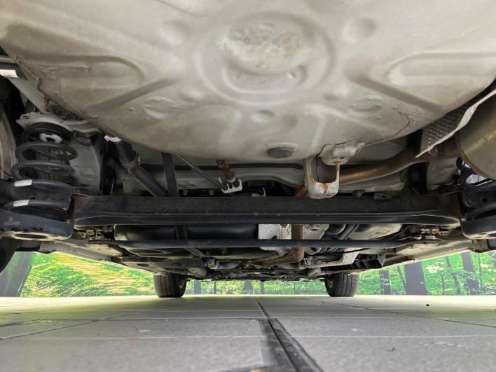 2014 Toyota Prius α DAA-ZVW41W (UW-6a3756f863fd4)[19]