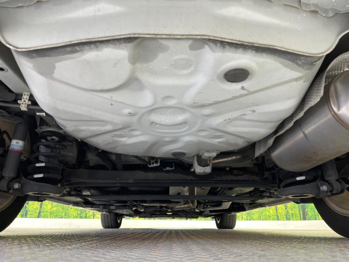 2015 Toyota Prius α DAA-ZVW41W (UW-6a3756f90c172)[24]