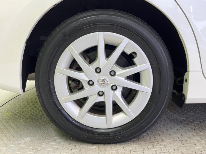 2015 Toyota Prius α DAA-ZVW41W (UW-6a3756f90c172)[21]