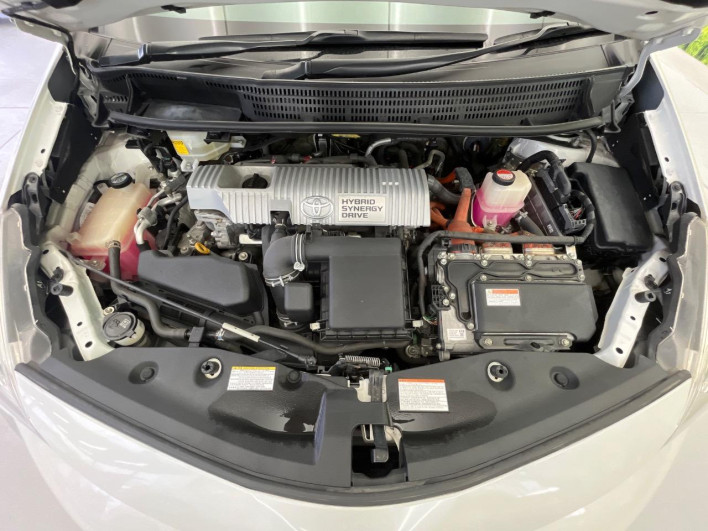 2015 Toyota Prius α DAA-ZVW41W (UW-6a3756f90c172)[4]