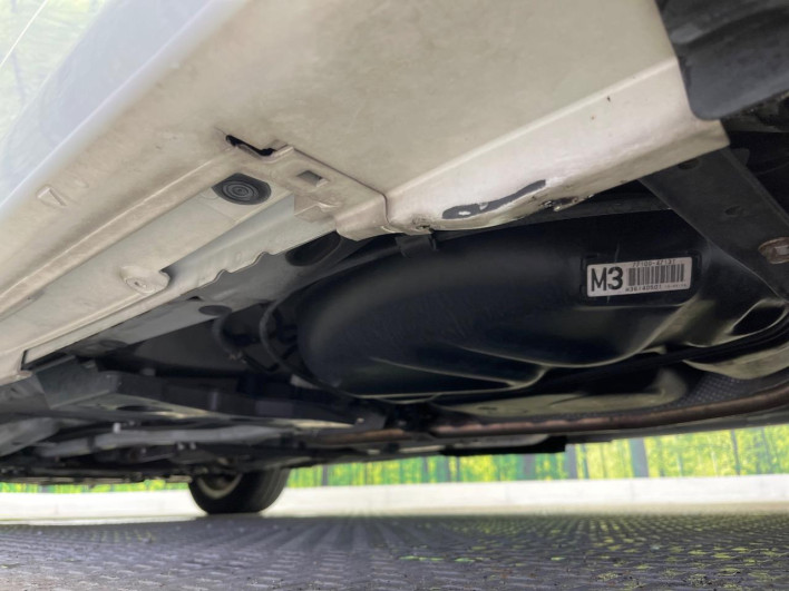 2015 Toyota Prius α DAA-ZVW41W (UW-6a3756f90c172)[27]