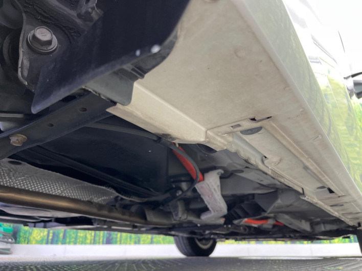 2015 Toyota Prius α DAA-ZVW41W (UW-6a3756f90c172)[26]