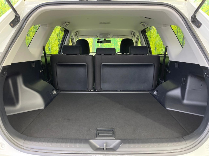 2015 Toyota Prius α DAA-ZVW41W (UW-6a3756f90c172)[28]