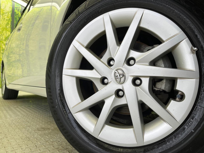 2015 Toyota Prius α DAA-ZVW41W (UW-6a3756f90c172)[16]