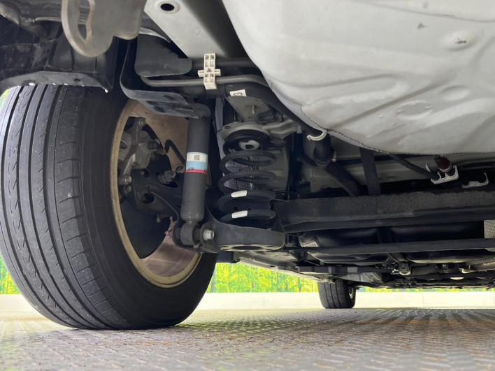 2015 Toyota Prius α DAA-ZVW41W (UW-6a3756f90c172)[25]