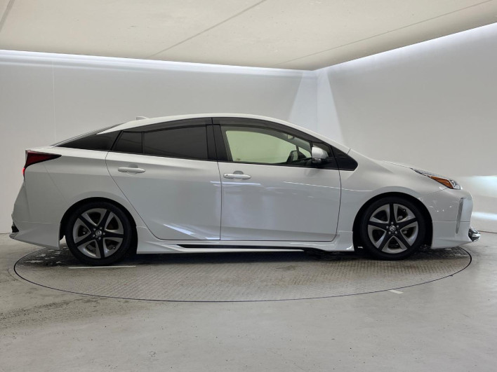 2020 Toyota Prius 6AA-ZVW51 (UW-6a3756feebd63)[15]