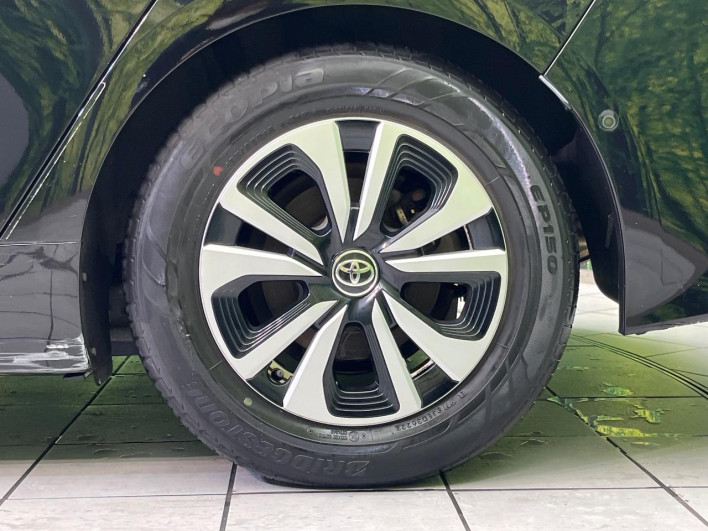 2017 Toyota Prius PHV DLA-ZVW52 (UW-6a375700b7e51)[18]