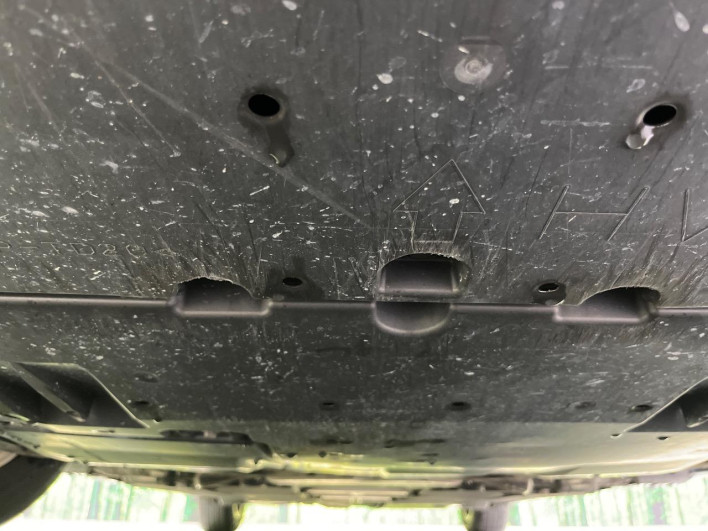 2017 Toyota Prius PHV DLA-ZVW52 (UW-6a375700b7e51)[22]