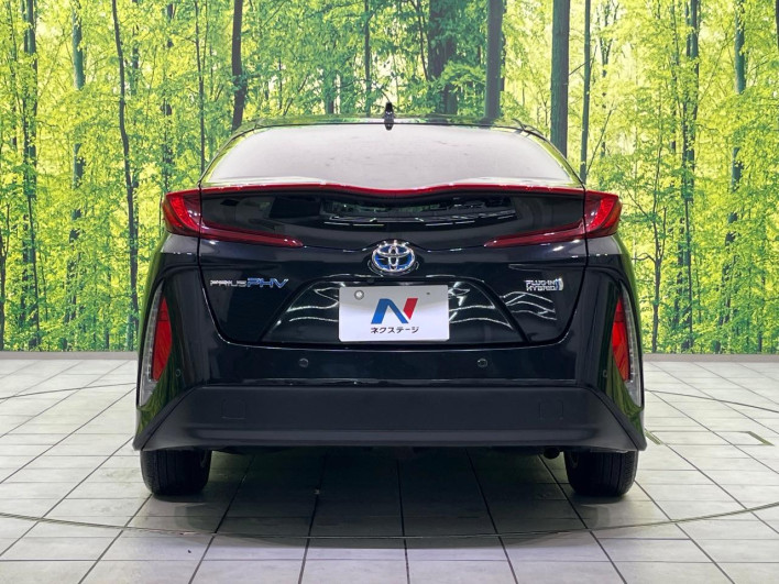 2017 Toyota Prius PHV DLA-ZVW52 (UW-6a375700b7e51)[9]