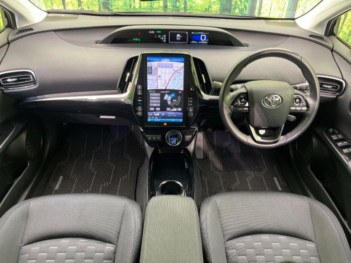 2017 Toyota Prius PHV DLA-ZVW52 (UW-6a375700b7e51)[28]