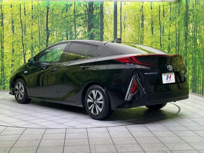 2017 Toyota Prius PHV DLA-ZVW52 (UW-6a375700b7e51)[8]