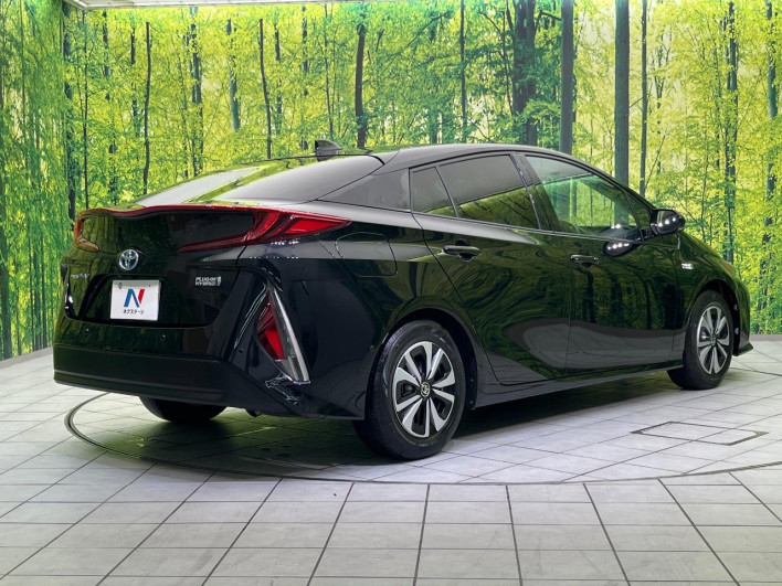 2017 Toyota Prius PHV DLA-ZVW52 (UW-6a375700b7e51)[10]
