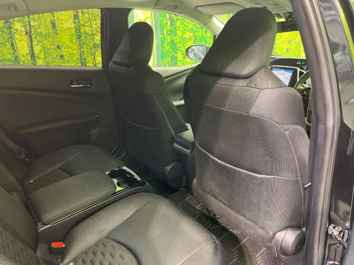 2017 Toyota Prius PHV DLA-ZVW52 (UW-6a375700b7e51)[26]