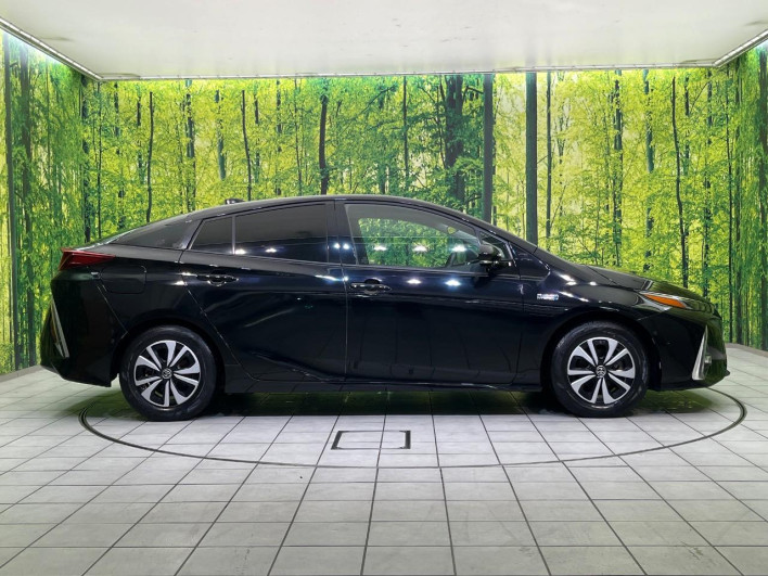 2017 Toyota Prius PHV DLA-ZVW52 (UW-6a375700b7e51)[11]