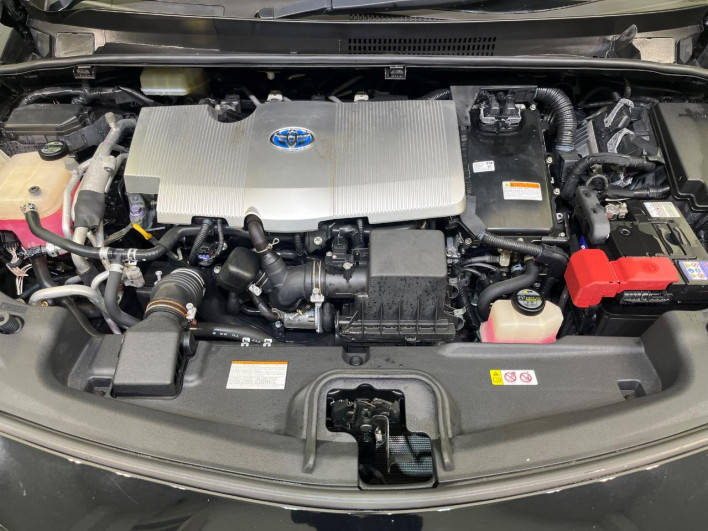 2017 Toyota Prius PHV DLA-ZVW52 (UW-6a375700b7e51)[4]