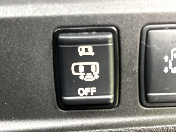 2017 Nissan Serena DAA-GFC27 (UW-6a3b4a13dde83)[11]