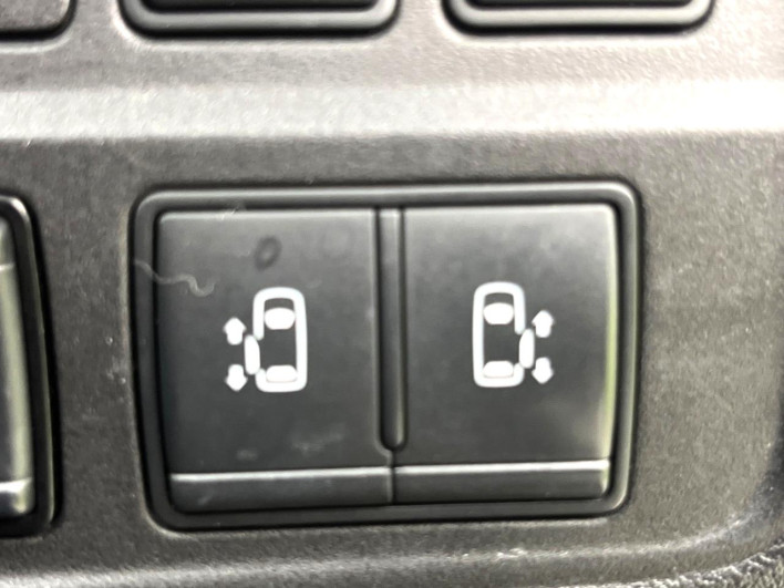 2017 Nissan Serena DAA-GFC27 (UW-6a3b4a13dde83)[10]