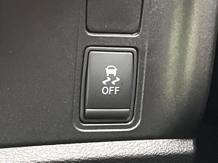 2017 Nissan Serena DAA-GFC27 (UW-6a3b4a13dde83)[13]