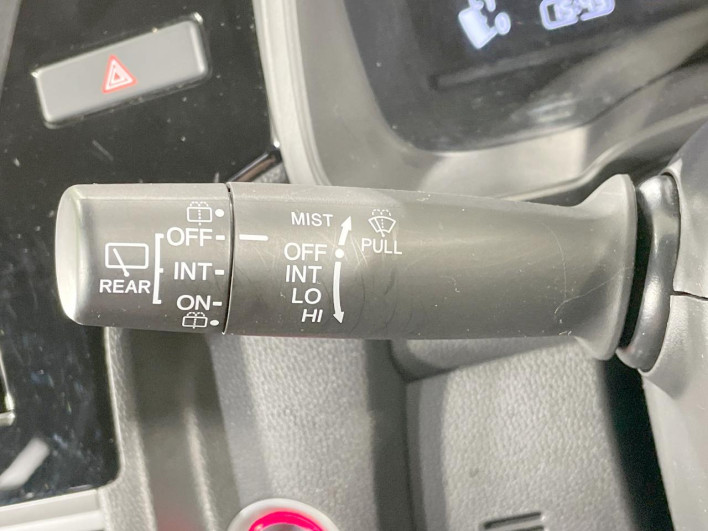 2017 Honda Fit DBA-GK4 (UW-6a3b4a1cb8a23)[29]