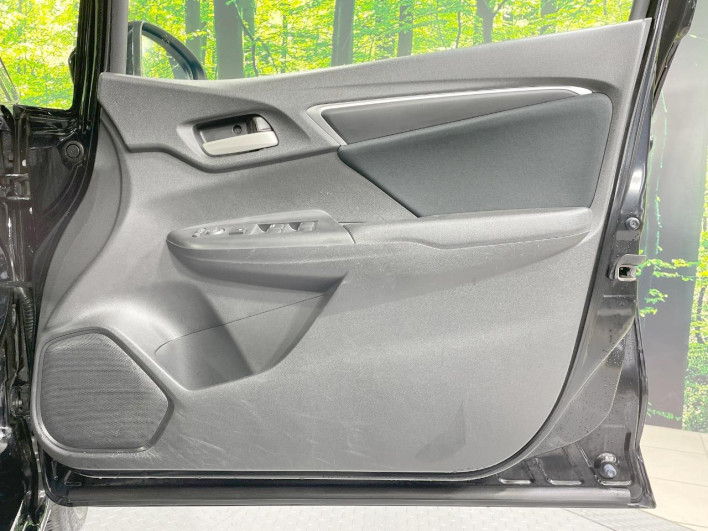 2017 Honda Fit DBA-GK4 (UW-6a3b4a1cb8a23)[15]