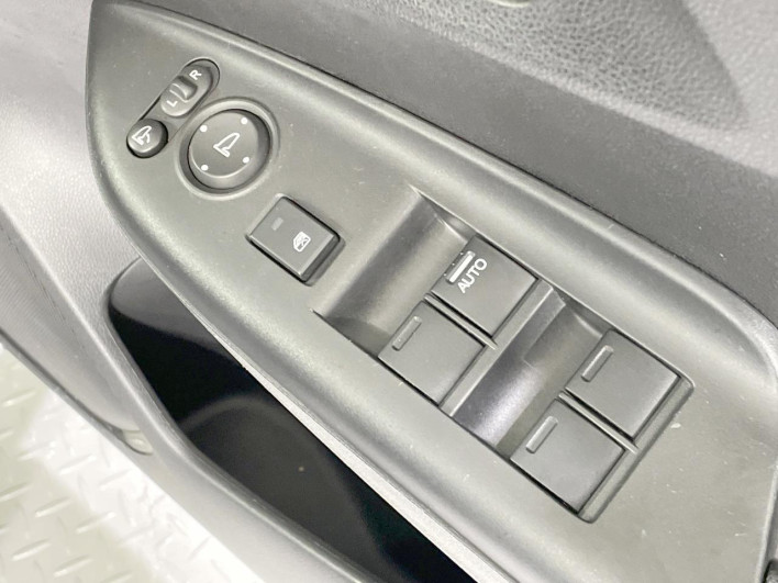 2017 Honda Fit DBA-GK4 (UW-6a3b4a1cb8a23)[16]