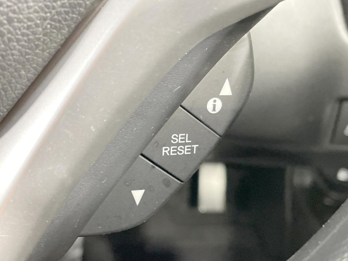 2017 Honda Fit DBA-GK4 (UW-6a3b4a1cb8a23)[28]