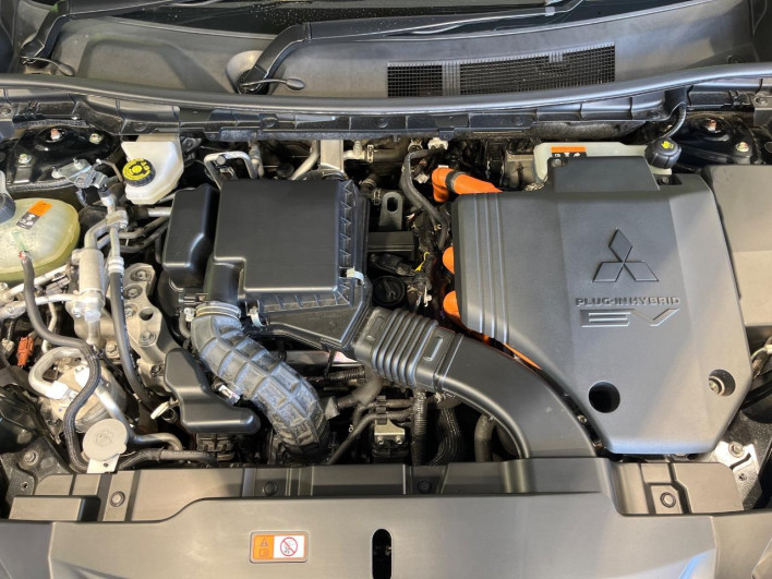 2023 Mitsubishi OUTLANDER PHEV 5LA-GN0W (UW-6a3b4a1dc9b7b)[8]