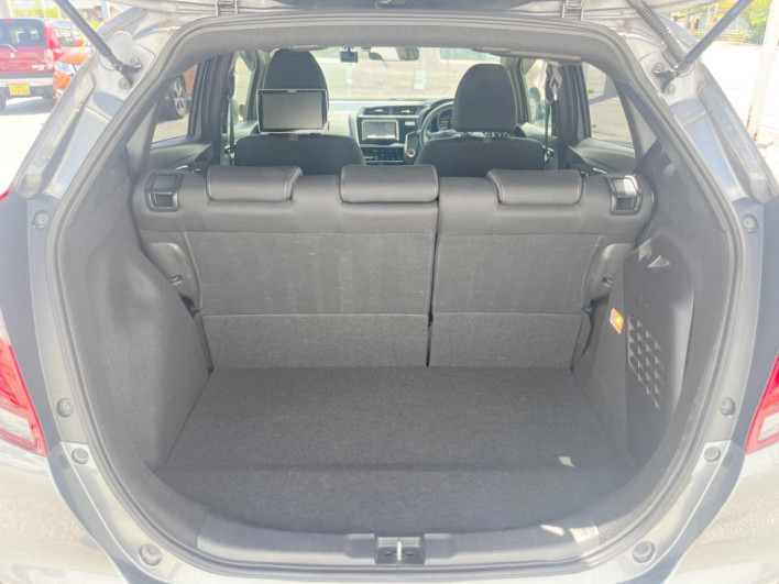 2017 Honda Fit Hybrid DAA-GP5 (UW-6a3b4a1fb5145)[25]