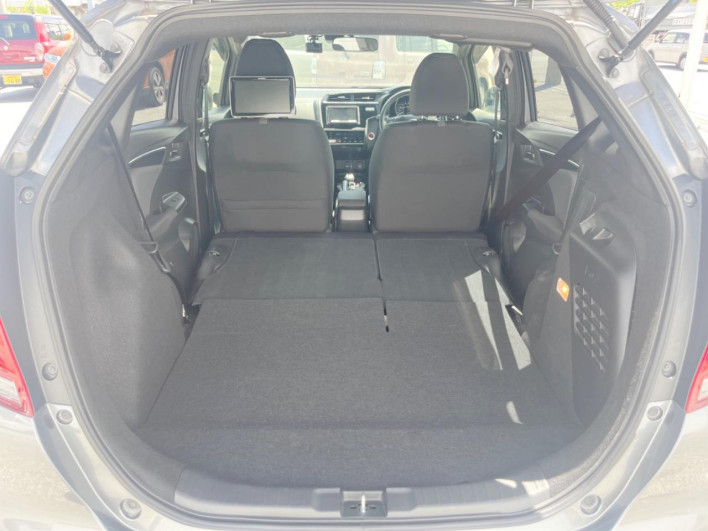 2017 Honda Fit Hybrid DAA-GP5 (UW-6a3b4a1fb5145)[28]