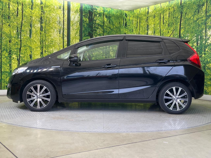 2015 Honda Fit Hybrid DAA-GP5 (UW-6a3b4a21a1725)[5]