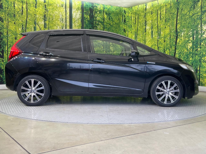 2015 Honda Fit Hybrid DAA-GP5 (UW-6a3b4a21a1725)[9]