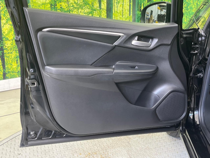 2015 Honda Fit Hybrid DAA-GP5 (UW-6a3b4a21a1725)[27]