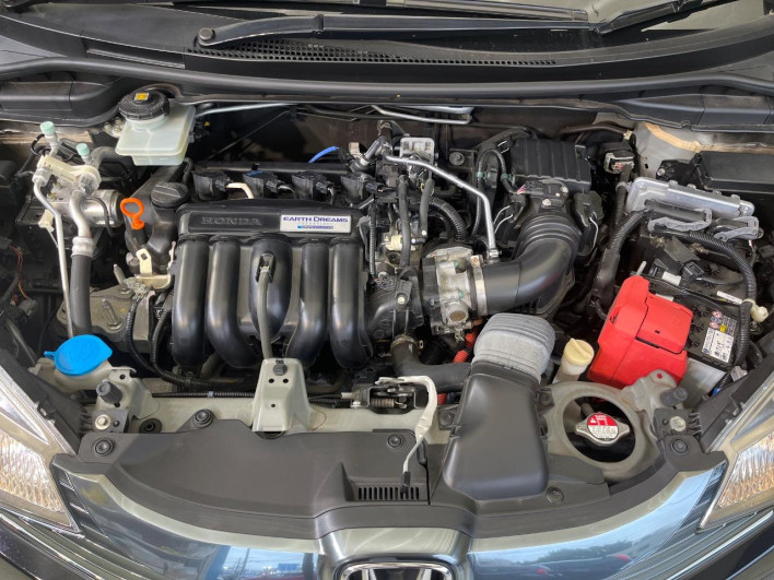 2015 Honda Fit Hybrid DAA-GP5 (UW-6a3b4a21a1725)[12]