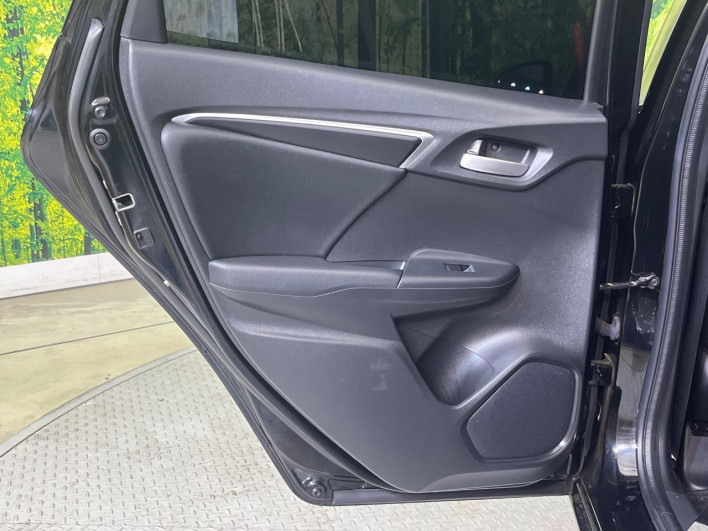 2015 Honda Fit Hybrid DAA-GP5 (UW-6a3b4a21a1725)[28]