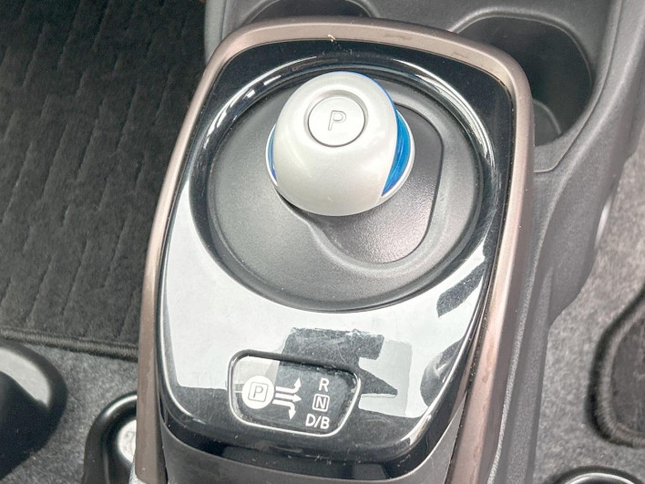 2017 Nissan Note DAA-HE12 (UW-6a3b4a38bd252)[16]