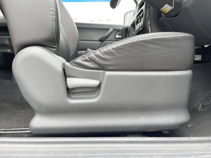 2011 Suzuki Jimny ABA-JB23W (UW-6a3b4a4cd5580)[17]