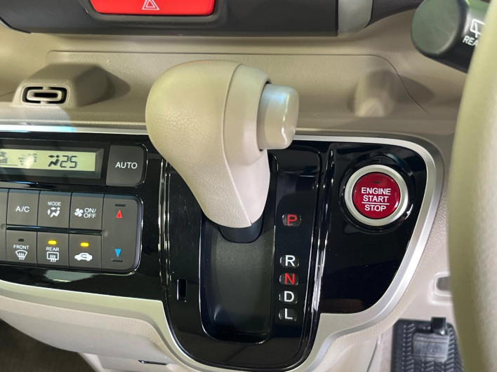 2016 Honda N-BOX DBA-JF1 (UW-6a3b4a5d05562)[13]